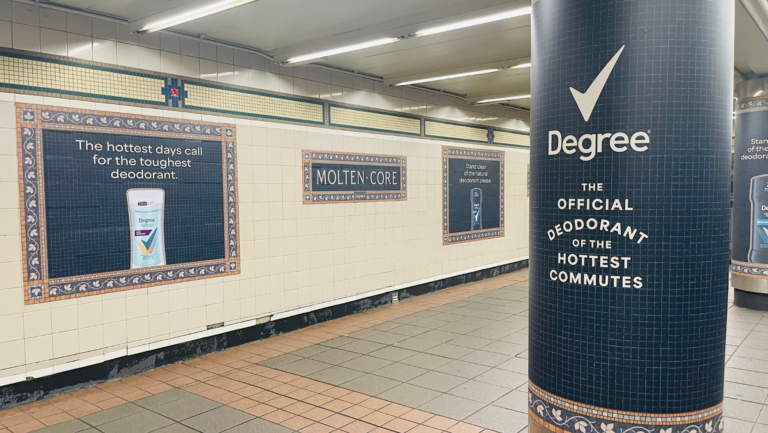 不満の場所を”本音の名前”に改名する——Degreeが駅名を書き換えた「Sweat Central」型